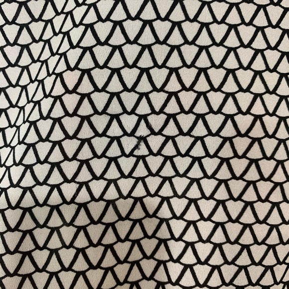 ARDEN B. PATTERNED BLACK & WHITE BLOUSE - Picture 2 of 5
